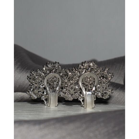 Piranesi 18k White Gold Dimond Flower Earrings 17G / 1 In / 2.94 tcw